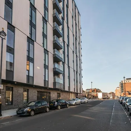 Modern Family Close To Victoria Station By Underthedoormat Apartment
