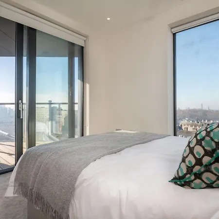 Apartment Modern Family Close To Victoria Station By Underthedoormat
