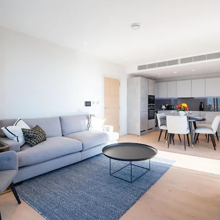 Modern Family Close To Victoria Station By Underthedoormat * London