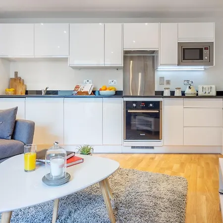 Apartament Mysquare Two Bedroom In Limehouse Londyn