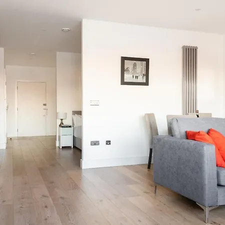 Continental In Central Camden Apartment