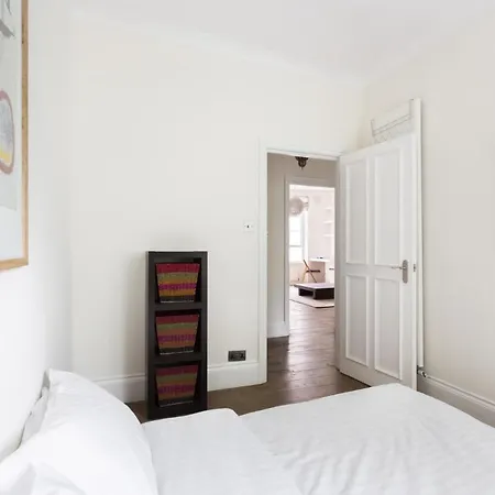 Colville Road Iii By Onefinestay