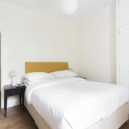 Colville Road Iii By Onefinestay