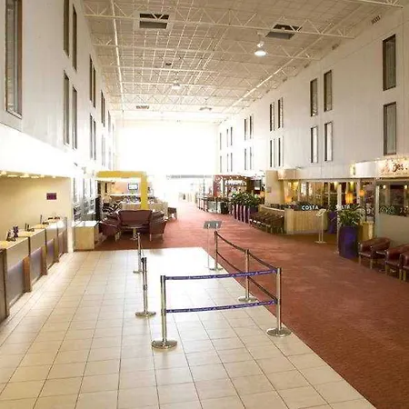 Premier London Heathrow Airport T2 & T3 - Bath Road Hotel