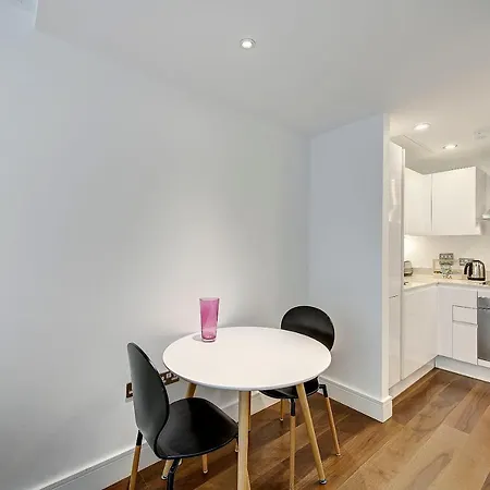 Protem Lincoln Plaza Apartment