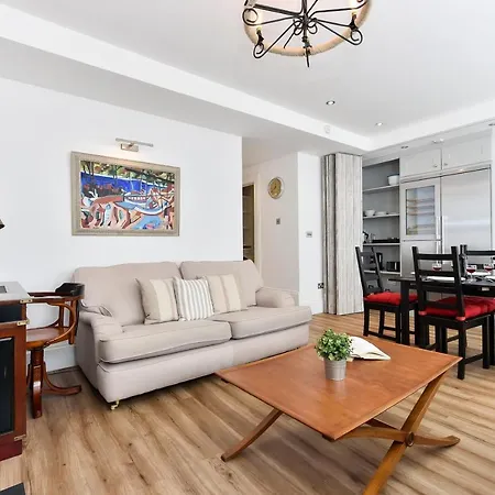 Hyde Park Apartment