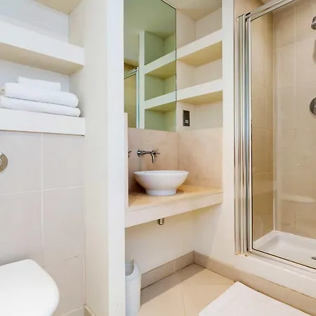 Oyo Canary Wharf Residences London