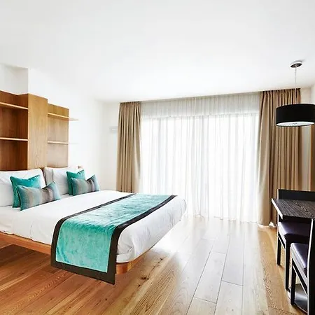 By Marriott Kensington Hotel 4*