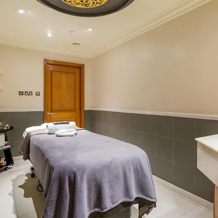Radisson Blu Hotel, London Heathrow 4*