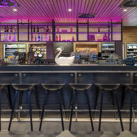 Hotel Moxy London Heathrow Airport Hounslow