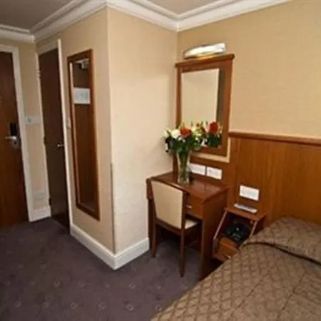 Orchard Hotel 3*