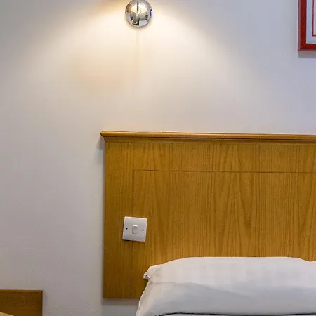 Oyo Townhouse New England, Victoria Hotell