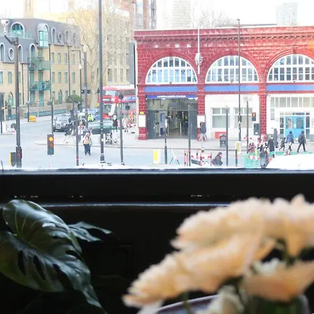 Sabellis House - Moments From The Big Ben *