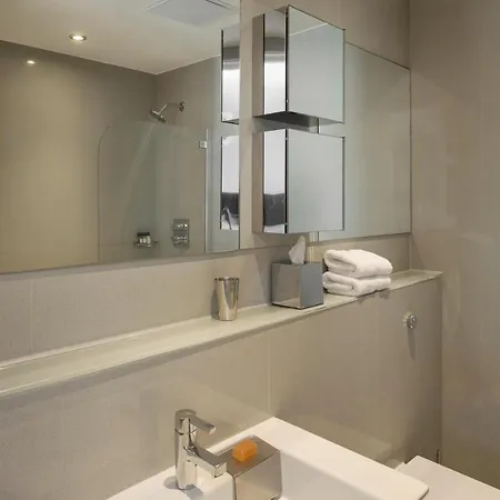 Aparthotel Templeton Place By Supercity 4*