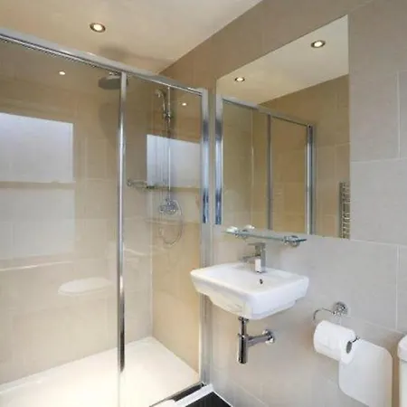 Knaresborough Boutique * London