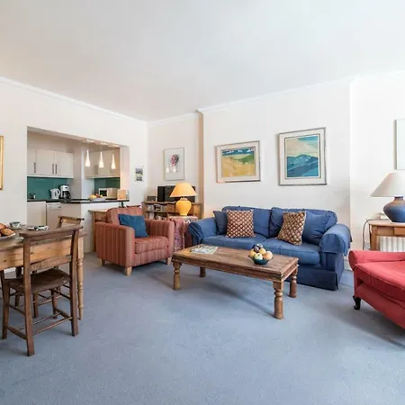 44a Palace Gardens Terrace * London