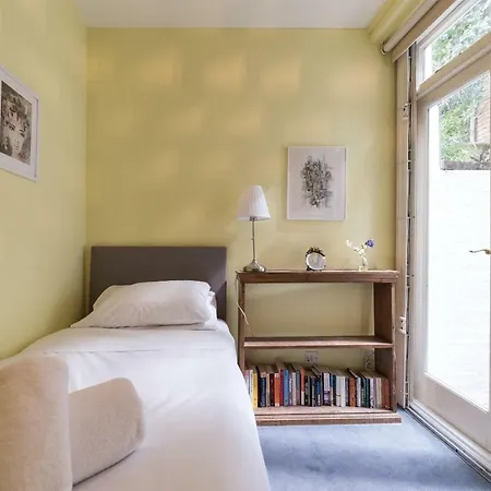 44a Palace Gardens Terrace Apartment