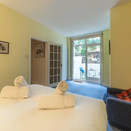 44a Palace Gardens Terrace Apartment *