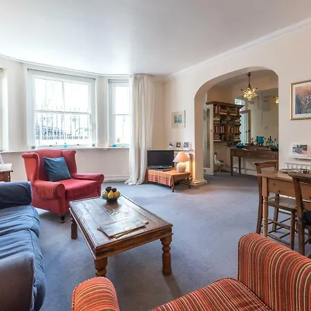 44a Palace Gardens Terrace Apartment *