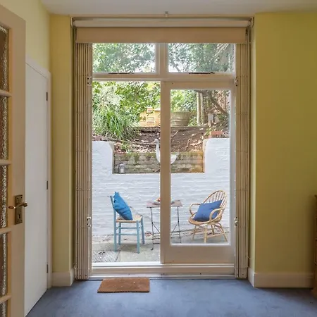 Apartment 44a Palace Gardens Terrace *