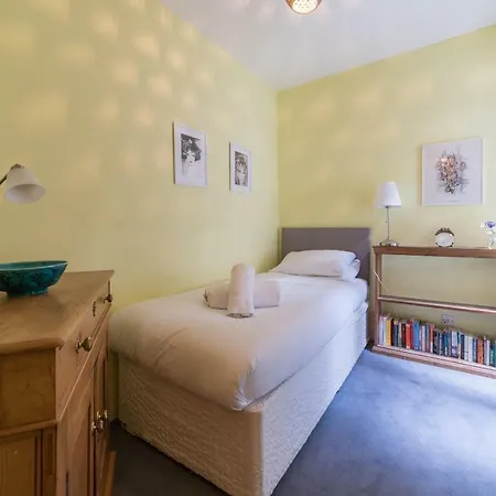 44a Palace Gardens Terrace London