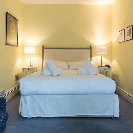 44a Palace Gardens Terrace Apartment *