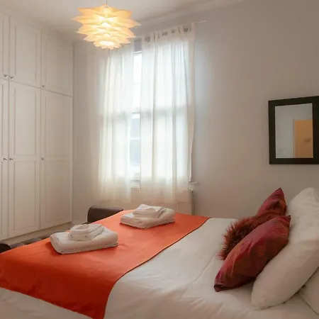 Tutti Frutti & Funky - Covent Garden Apartment