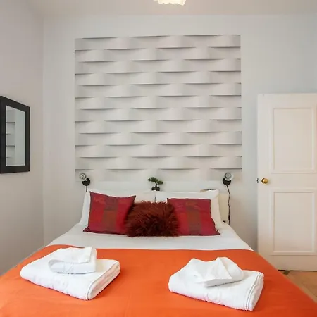 Tutti Frutti & Funky - Covent Garden Apartment London