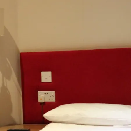Hotel The Bull And Bush Kingston 2*