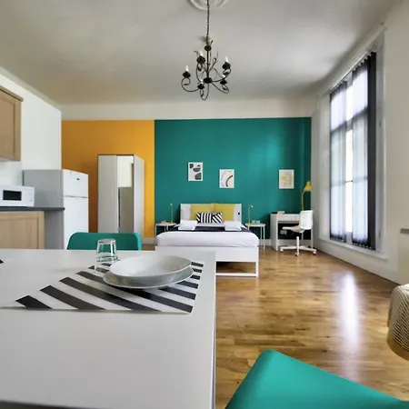 Bayswater Apartments *