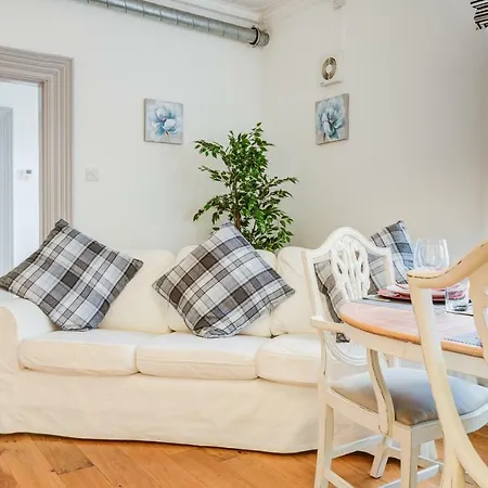 The Bower's House Kew London Bed & Breakfast Brentford