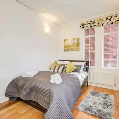 The Bower's House Kew London Bed & Breakfast Brentford
