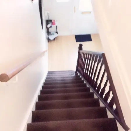 Town Centre Four Bedrooms, Five Beds House *
