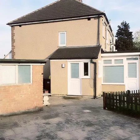 Σπίτι διακοπών Town Centre Four Bedrooms, Five Beds House