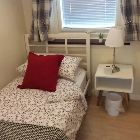 Σπίτι διακοπών Town Centre Four Bedrooms, Five Beds House