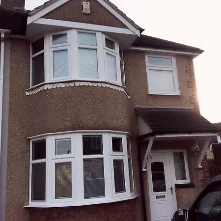 Town Centre Four Bedrooms, Five Beds House * Bexleyheath