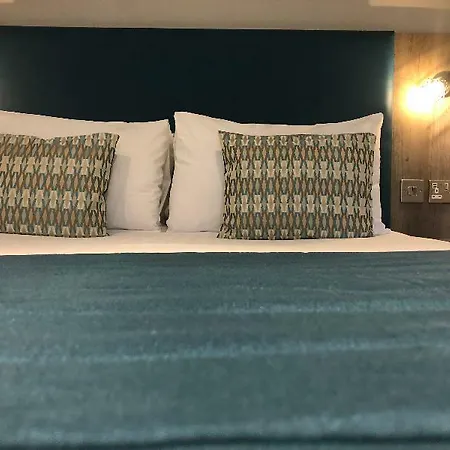 מלון Euston Square 3*