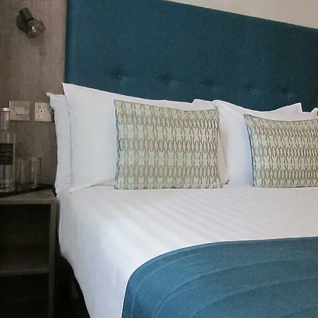 מלון Euston Square 3*