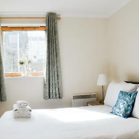 Oyo 139 Meridian Place 2 Bed Hotel 3*