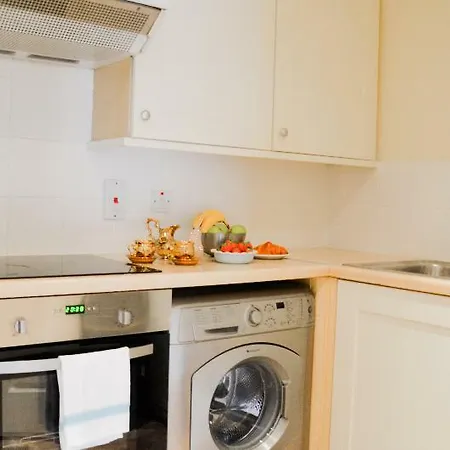 Oyo 139 Meridian Place 2 Bed Hotel 3*