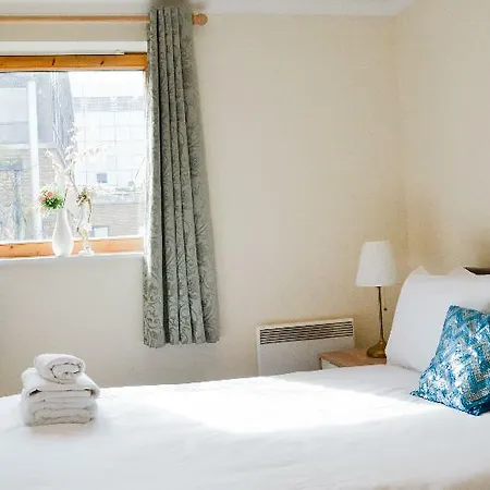 Oyo 139 Meridian Place 2 Bed Hotel 3*