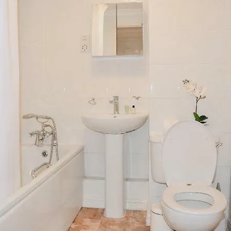 Oyo 139 Meridian Place 2 Bed 3*