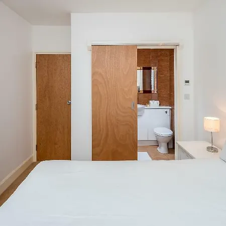Oyo 127 Lower Marsh Hotel 3*