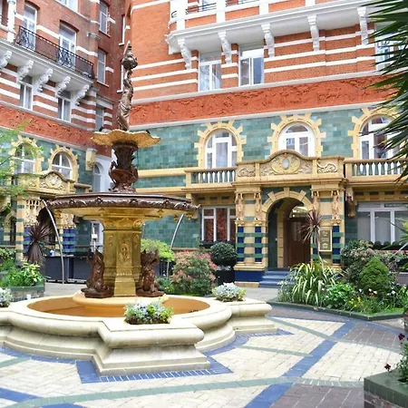 Hotel St. James' Court, A Taj Hotel,