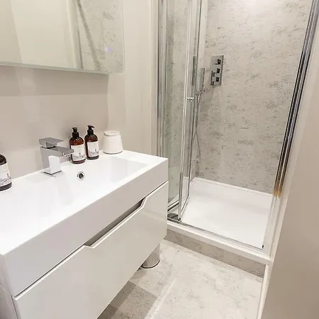 Astonishing Flats Near Mayfair & Piccadilly Circus * London