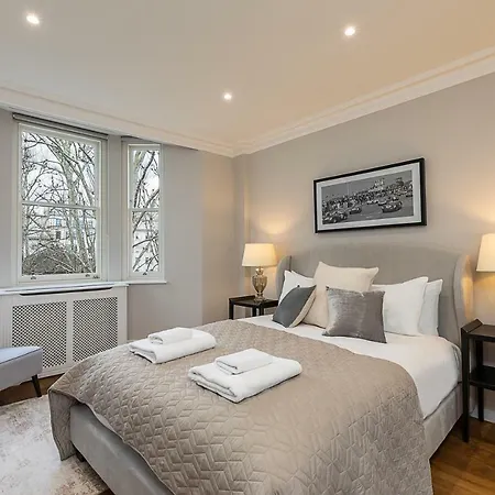 Astonishing Flats Near Mayfair & Piccadilly Circus * London