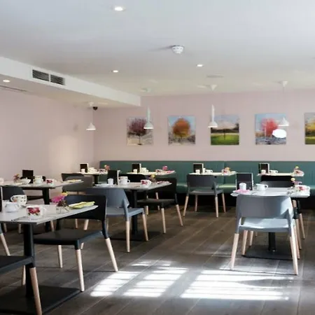 Signature Townhouse Hyde Park 4*