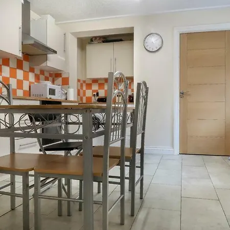 Saltwell Street Deluxe En Homestay