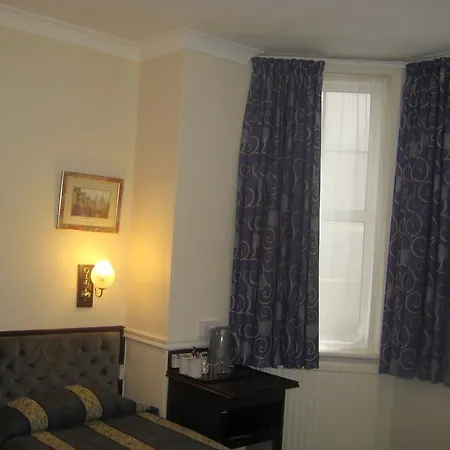 Hallam Hotel 3*