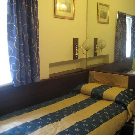 Hallam Hotel 3*
